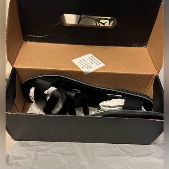 🆕 NEW FASHION NOVA BLACK SANDALS (10) - Picture 5 of 5